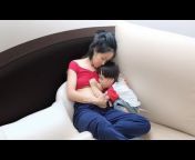 Breastfeeding Sweet Family&#39;s daily life
