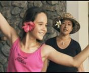Dans cet épisode, Makau et ses musiciens nous font découvrir les rythmes et assemblages du ori Tahiti . Puis, la jeune Natalia est désignée pour travailler la chorégraphie du ote’a Hitoto.nnIn this episode, Makau and her musicians show us the rhythms and structures of