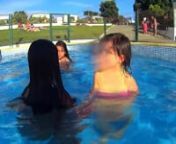 Fim de dia passado na piscina do Parque de Campismo da Árvore, com a minha filha Beatriz e Sobrinha Leonor.nGostei muito de fazer esta montagem e acho que ficou um excelente trabalho ;) espero que gostem.