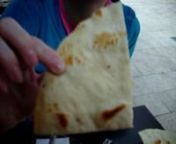 we got to go to a thai/indian/malaysian/middle eastern restaurant while in hong kong, and we want to introduce indian bread to you known as naan.yum, yum...