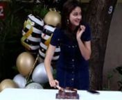 Cuteness personified! When Ananya Panday celebrated her 21st birthday with the media. Ananya is known as one of the popular celebrities of Bollywood. She is only three films old and enjoys great popularity. We bring you a throwback video of the actress when she celebrated her 21st Birthday with the media. Apart from cutting the cake, she also happily posed for the shutterbugs. When it comes to style, Ananya looked beautiful in a denim dress. Check out the video for more details.