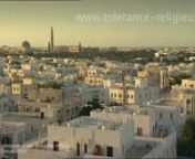 http://www.islam-in-oman.comn„Tolérance religieuse à Oman“nnOn peut parler, réfléchir et faire de théories sur la tolérance autant qu’on veut, on ne peut la vivre qu’en personne. Ce vécu, le metteur en scène Wolfgang Ettlich en a fait une méthode pour approcher par le film la culture islamique à Oman. Le spectateur accompagne l’équipe dans un voyage dans le quotidien d’Oman le moderne et a donc un aperçu de plusieurs aspects de la société que le visiteur occidental ne c