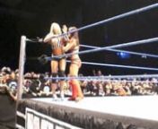 Extraits du match entre Natalya et Layla lors du show WWE à Amnéville (05/10/10). Kelly Kelly était l&#39;arbitre de ce match.