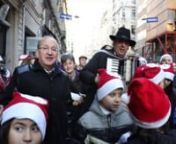 *Noel ŞarkılarınZoğrafyon Rum Lisesi&#39;nin üç yıldır İstiklal Caddesi&#39;ne taşıdığı İstanbul&#39;daki Rum Cemaati&#39;nin geleneksel Noel etkinliği