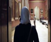 Hafsia, a student in Art History, is going to have to remove her hijab for an oral exam. She goes to the Louvre to view&#124; dG1fNlNnTG9EekhzUnc