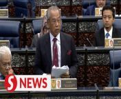 There are no clear signs that the economy is improving despite the administration&#39;s assurances, says Tan Sri Muhyiddin Yassin.&#60;br/&#62;&#60;br/&#62;Muhyiddin (PN-Pagoh) on Tuesday (Mar 5) added that the people are grappling with economic challenges and rising cost of living, and questioned why the ringgit has been depreciating.&#60;br/&#62;&#60;br/&#62;Read more at https://tinyurl.com/2vpdjw42&#60;br/&#62;&#60;br/&#62;WATCH MORE: https://thestartv.com/c/news&#60;br/&#62;SUBSCRIBE: https://cutt.ly/TheStar&#60;br/&#62;LIKE: https://fb.com/TheStarOnline