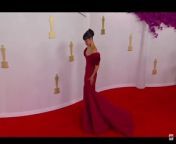 Liza Koshy falls on Oscars 2024 red carpet from liza hanim sex