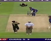What a catch by Wicketkeeper Rashid Latif (Best Catch)