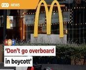 Federal Territories mufti Luqman Abdullah says other consumers can’t be forced to boycott brands or products as they have the freedom to choose.&#60;br/&#62;&#60;br/&#62;&#60;br/&#62;Read More: https://www.freemalaysiatoday.com/category/nation/2024/04/16/dont-go-overboard-in-boycott-mufti-says-after-mcds-threat-case/ &#60;br/&#62;&#60;br/&#62;Laporan Lanjut: https://www.freemalaysiatoday.com/category/bahasa/tempatan/2024/04/16/jangan-melampau-batas-akhlak-pesan-mufti-berkait-boikot/&#60;br/&#62;&#60;br/&#62;Free Malaysia Today is an independent, bi-lingual news portal with a focus on Malaysian current affairs.&#60;br/&#62;&#60;br/&#62;Subscribe to our channel - http://bit.ly/2Qo08ry&#60;br/&#62;------------------------------------------------------------------------------------------------------------------------------------------------------&#60;br/&#62;Check us out at https://www.freemalaysiatoday.com&#60;br/&#62;Follow FMT on Facebook: https://bit.ly/49JJoo5&#60;br/&#62;Follow FMT on Dailymotion: https://bit.ly/2WGITHM&#60;br/&#62;Follow FMT on X: https://bit.ly/48zARSW &#60;br/&#62;Follow FMT on Instagram: https://bit.ly/48Cq76h&#60;br/&#62;Follow FMT on TikTok : https://bit.ly/3uKuQFp&#60;br/&#62;Follow FMT Berita on TikTok: https://bit.ly/48vpnQG &#60;br/&#62;Follow FMT Telegram - https://bit.ly/42VyzMX&#60;br/&#62;Follow FMT LinkedIn - https://bit.ly/42YytEb&#60;br/&#62;Follow FMT Lifestyle on Instagram: https://bit.ly/42WrsUj&#60;br/&#62;Follow FMT on WhatsApp: https://bit.ly/49GMbxW &#60;br/&#62;------------------------------------------------------------------------------------------------------------------------------------------------------&#60;br/&#62;Download FMT News App:&#60;br/&#62;Google Play – http://bit.ly/2YSuV46&#60;br/&#62;App Store – https://apple.co/2HNH7gZ&#60;br/&#62;Huawei AppGallery - https://bit.ly/2D2OpNP&#60;br/&#62;&#60;br/&#62;#FMTNews #LuqmanAbdullah #McD #Boycott