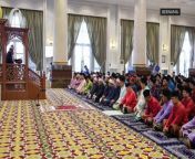 His Majesty Sultan Ibrahim, King of Malaysia, and Her Majesty Raja Zarith Sofiah, Queen of Malaysia, performed Aidilfitri prayers at the Surau Utama, Istana Negara, Kuala Lumpur on Wednesday (April 10).&#60;br/&#62;&#60;br/&#62;The prayers were led by Istana Negara religious officer Datuk Munir Md Salleh.&#60;br/&#62;&#60;br/&#62;Read more at https://shorturl.at/aHLRU&#60;br/&#62;&#60;br/&#62;WATCH MORE: https://thestartv.com/c/news&#60;br/&#62;SUBSCRIBE: https://cutt.ly/TheStar&#60;br/&#62;LIKE: https://fb.com/TheStarOnline&#60;br/&#62;