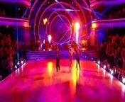 Jordan Fisher, Lindsay Arnold, and Season 17 runner-up Corbin Bleu dance the Salsa to “Que​ ​Viva​ ​La​ ​Vida”