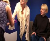 The freshly blonde co-stars were on top form, as they gave us the low-down on their &#39;Wicked&#39; new film. Report by Nelsonj. Like us on Facebook at http://www.facebook.com/itn and follow us on Twitter at http://twitter.com/itn