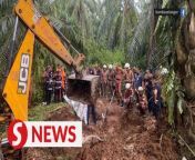 With wreckage strewn over a 50m circumference, rescuers had to work for hours to extricate the bodies of two people who had been in a light plane that nose-dived and crashed at an oil palm plantation near Kapar, Selangor.&#60;br/&#62;&#60;br/&#62;Read more at http://tinyurl.com/525a77dr&#60;br/&#62;&#60;br/&#62;WATCH MORE: https://thestartv.com/c/news&#60;br/&#62;SUBSCRIBE: https://cutt.ly/TheStar&#60;br/&#62;LIKE: https://fb.com/TheStarOnline