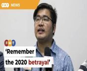 PKR Youth communications chief Haziq Azfar Ishak reminds the party leadership of the ‘2020 betrayal’.&#60;br/&#62;&#60;br/&#62;Read More: &#60;br/&#62;https://www.freemalaysiatoday.com/category/nation/2024/03/13/be-wary-of-mass-defections-to-pkr-says-youth-leader/ &#60;br/&#62;&#60;br/&#62;Laporan Lanjut: &#60;br/&#62;https://www.freemalaysiatoday.com/category/bahasa/tempatan/2024/03/13/waspada-dengan-hijrah-besar-besaran-pemimpin-pemuda-pkr-beri-amaran/&#60;br/&#62;&#60;br/&#62;Free Malaysia Today is an independent, bi-lingual news portal with a focus on Malaysian current affairs.&#60;br/&#62;&#60;br/&#62;Subscribe to our channel - http://bit.ly/2Qo08ry&#60;br/&#62;------------------------------------------------------------------------------------------------------------------------------------------------------&#60;br/&#62;Check us out at https://www.freemalaysiatoday.com&#60;br/&#62;Follow FMT on Facebook: https://bit.ly/49JJoo5&#60;br/&#62;Follow FMT on Dailymotion: https://bit.ly/2WGITHM&#60;br/&#62;Follow FMT on X: https://bit.ly/48zARSW &#60;br/&#62;Follow FMT on Instagram: https://bit.ly/48Cq76h&#60;br/&#62;Follow FMT on TikTok : https://bit.ly/3uKuQFp&#60;br/&#62;Follow FMT Berita on TikTok: https://bit.ly/48vpnQG &#60;br/&#62;Follow FMT Telegram - https://bit.ly/42VyzMX&#60;br/&#62;Follow FMT LinkedIn - https://bit.ly/42YytEb&#60;br/&#62;Follow FMT Lifestyle on Instagram: https://bit.ly/42WrsUj&#60;br/&#62;Follow FMT on WhatsApp: https://bit.ly/49GMbxW &#60;br/&#62;------------------------------------------------------------------------------------------------------------------------------------------------------&#60;br/&#62;Download FMT News App:&#60;br/&#62;Google Play – http://bit.ly/2YSuV46&#60;br/&#62;App Store – https://apple.co/2HNH7gZ&#60;br/&#62;Huawei AppGallery - https://bit.ly/2D2OpNP&#60;br/&#62;&#60;br/&#62;#FMTNews #HaziqAzfarIshak #AzminAli #PKR #Bersatu