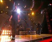 Enriquez Iglesias and Sean Paul perform their hit &#92;