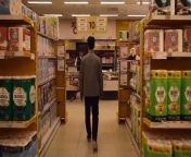 When two husband and wife go shopping in the supermarket, at the same time her husband is attacked Parasyteand he destroys the supermarket.
